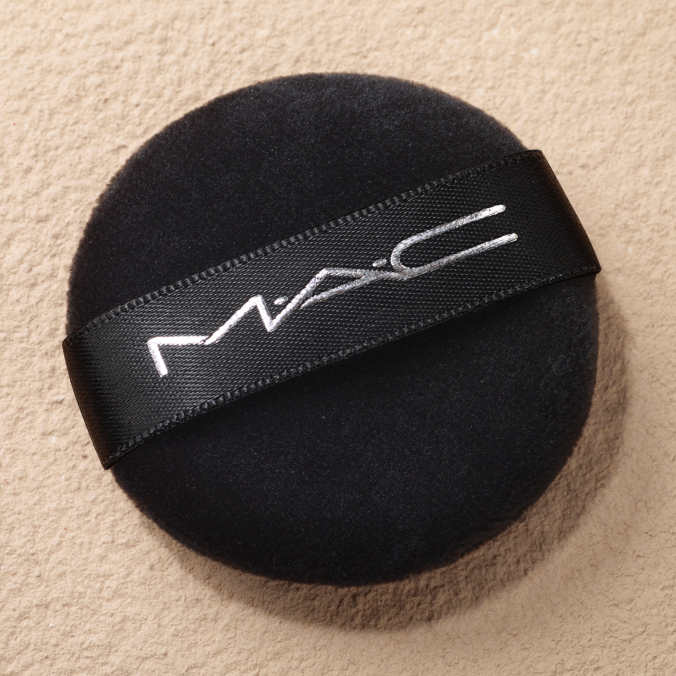 Product image of a MAC powder formula.