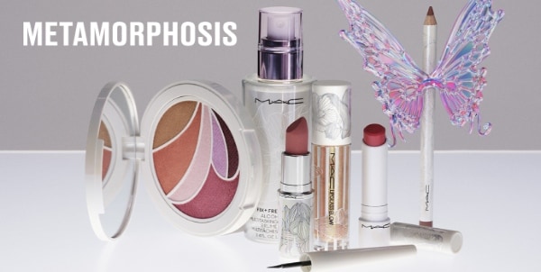 סמקים קרמי ובאלם שפתיים מסדרת Glow Play בגוונים שונים על רקע ורוד בהיר